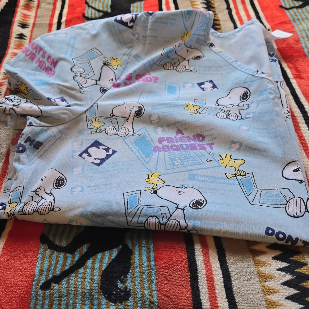 Snoopy and friends Scrub top size large - Picture 3 of 9